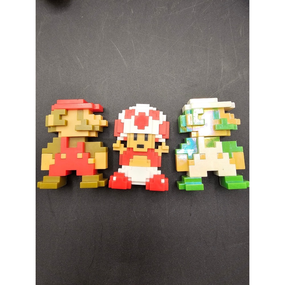 Nintendo Jakks Pacific 8-Bit Pixel Figures Mario Toad Star Power Luigi Set of 3